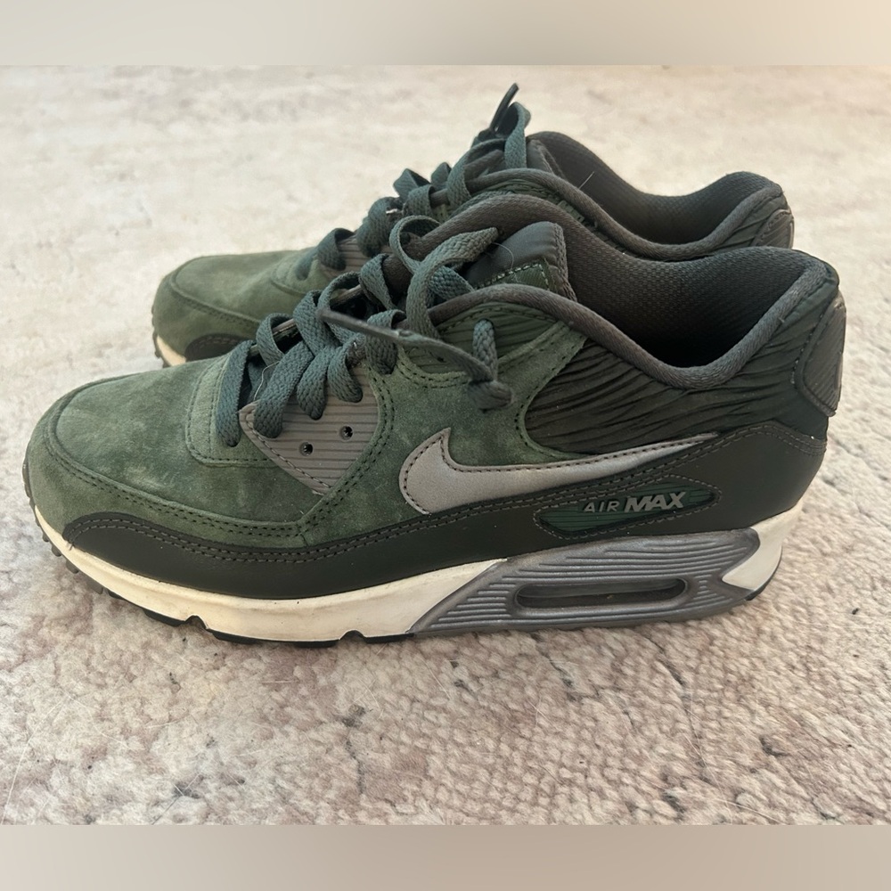 Olive green Nike Airmax 90, suede, women’s 7.5
